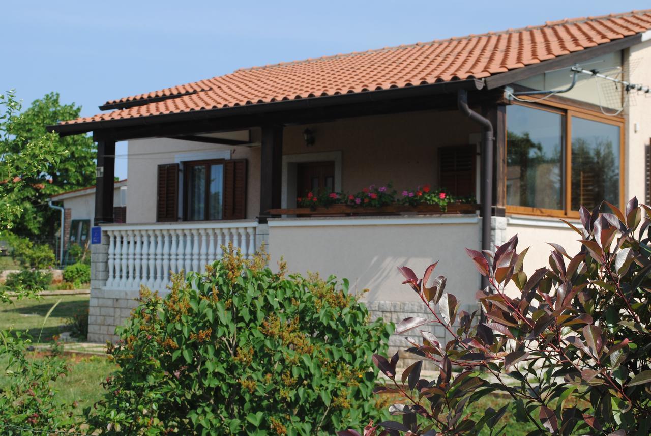 Holiday Home Ana Пула Экстерьер фото